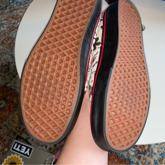 NWOT CUSTOM STRANGER THINGS VANS - Picture 3 of 5